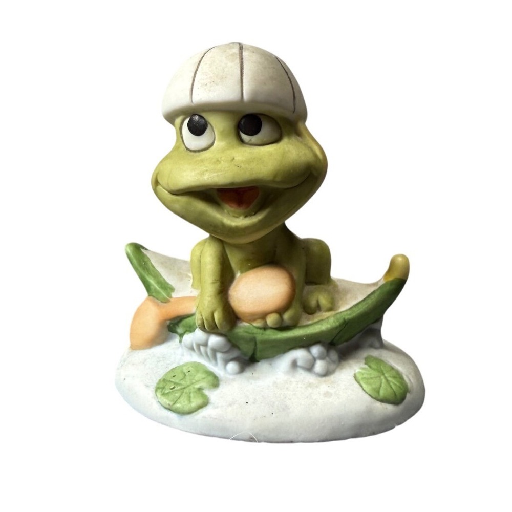 Vintage CGC Taiwan Ceramic Frog Figurine Leaf Boat Sun Hat Whimsical Decor 4.5in